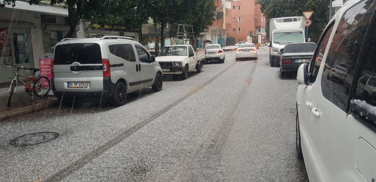 Antalyada kar aniden bastırdı, 100e yakın araç yolda kaldı Alanyada 53 yıl sonra kar yağdı