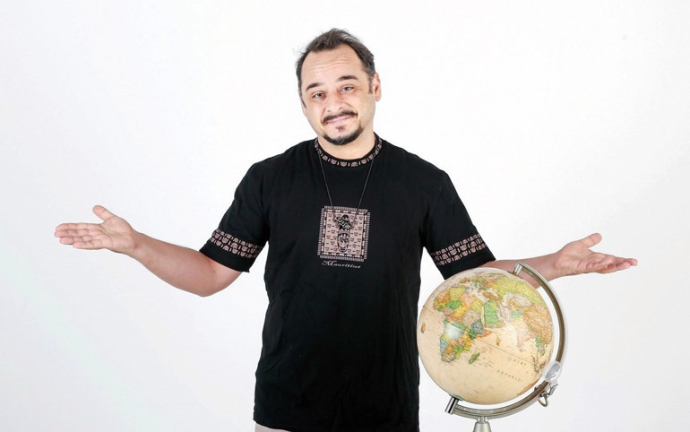 Şiirini severim ama...