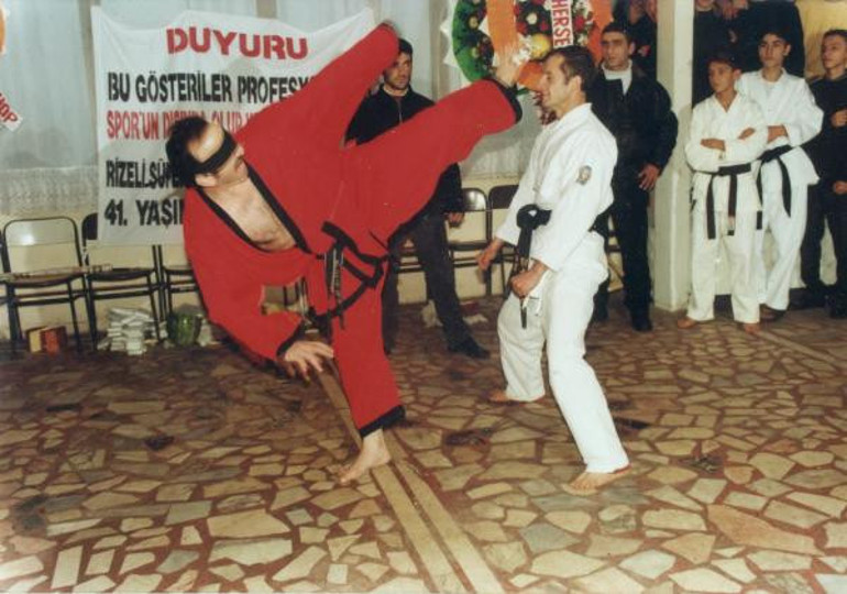 Güç gösterileri yapıyordu Kanserden kolunu kaybetti