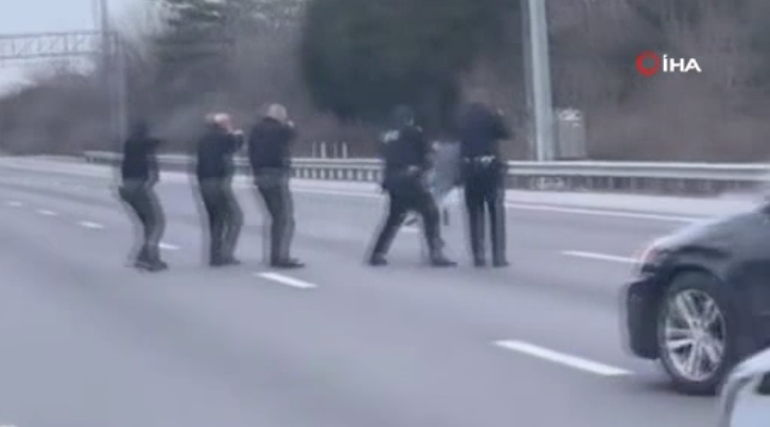 Sosyal medya bu videoyla çalkalandı Silahsız adama 9 polis birden aynı anda ateş açtı