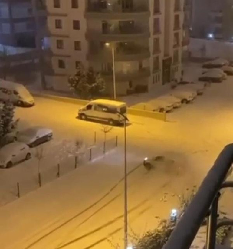 Son dakika... Ankarada yoğun kar: Beyaza büründü Meteorolojiden 46 kente sarı kodlu uyarı