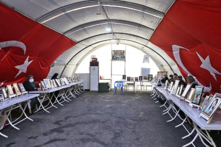 HDP önünde nöbetteki anne Necibe Çiftçi: İki evlat acısı çekiyorum