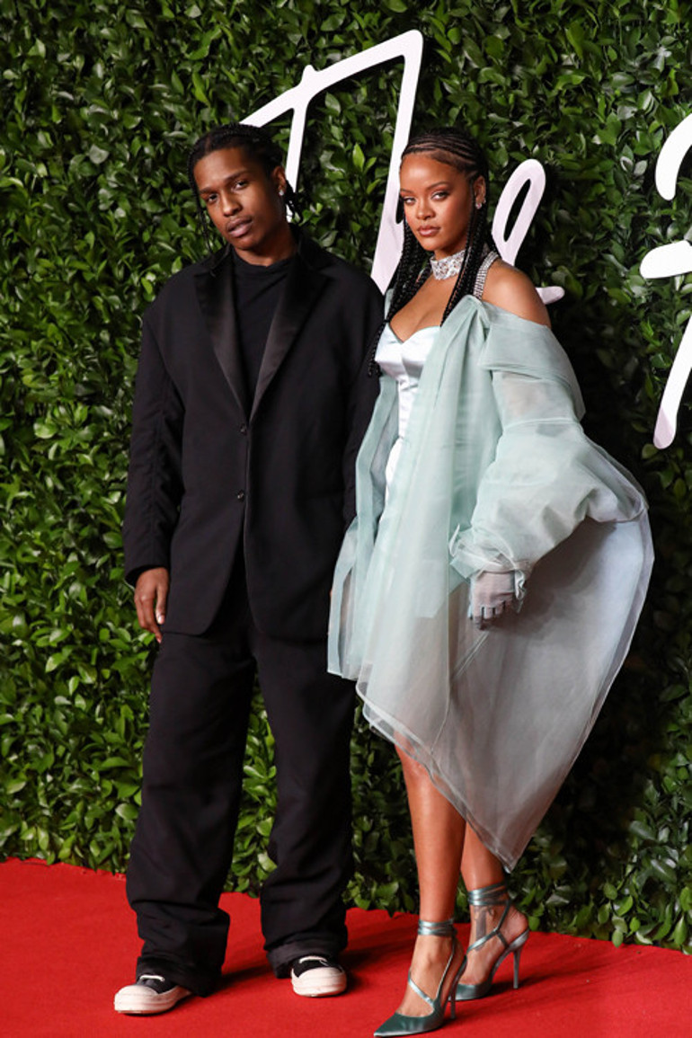 Rihanna hamile Kilo aldıkça hakkında söylenti çıkıyordu, sonunda gerçekten bebek bekliyor