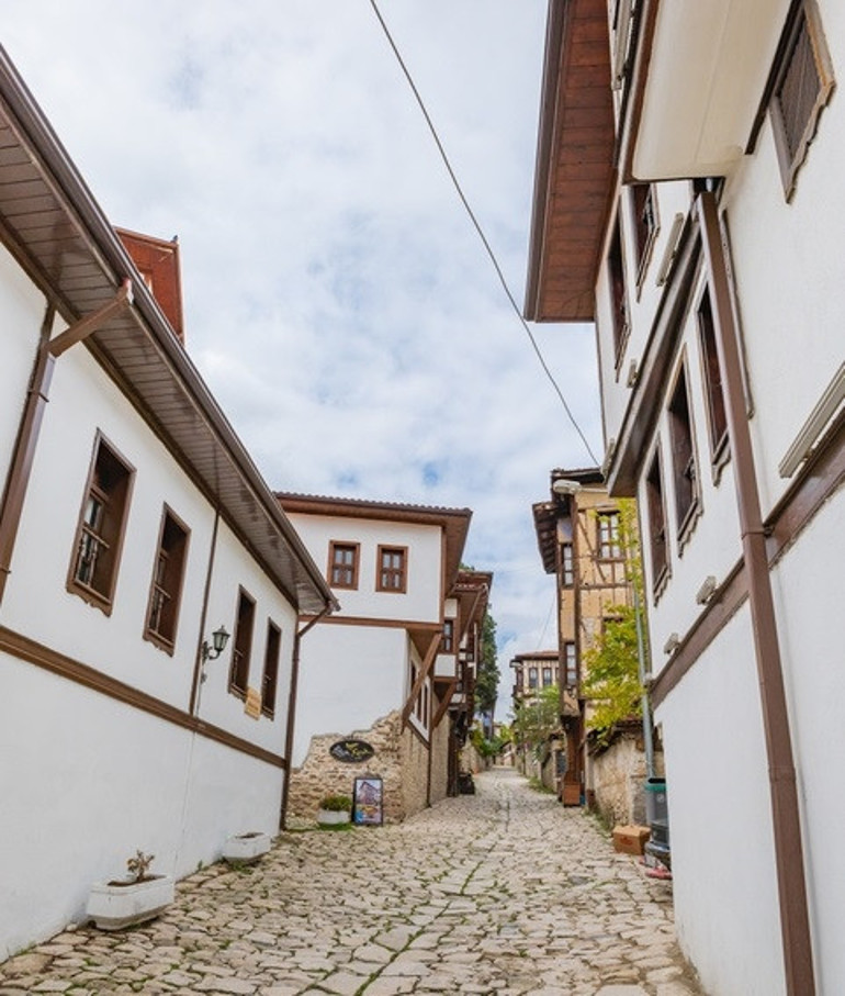 Sevgililer Günü’nün en romantik adresleri | 10 ŞEHİR 10 ÖNERİ