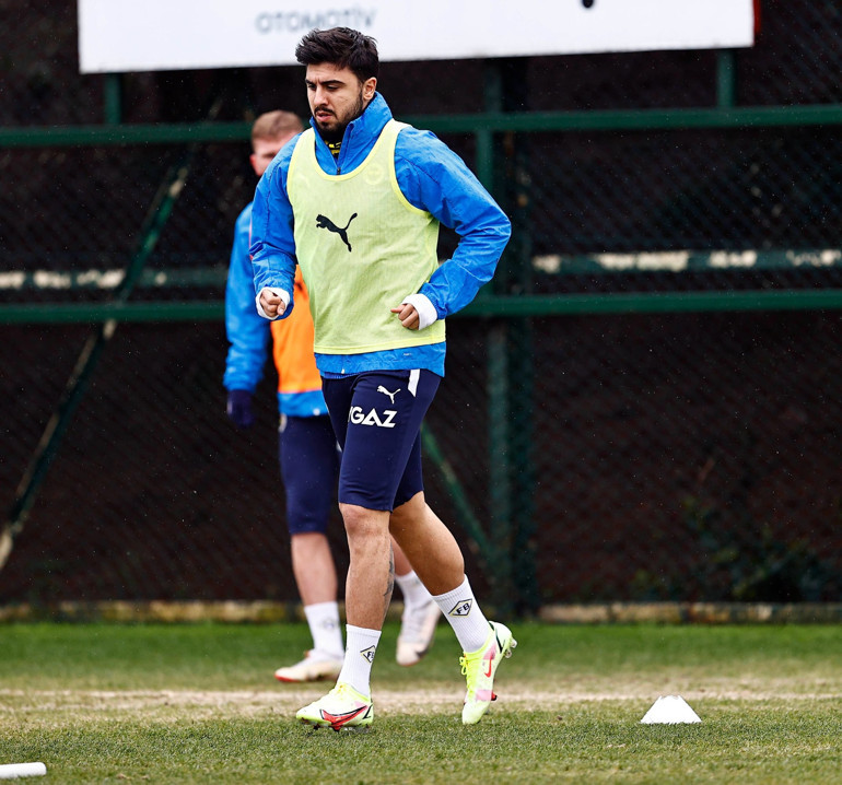 Fenerbahçeye dönen Ozan Tufanın dikkat çeken kilo değişimi Watforda gidince...