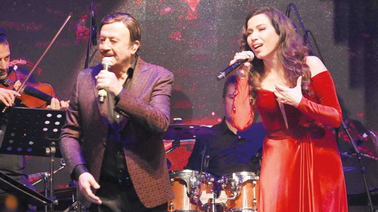 Melisa Şenolsun ile eski sevgilisi işletmeci Umut Evirgen pişti oldu