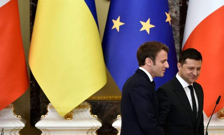 Ukraynanın anayasa çıkmazı Zelensky iki taraftan da baskı altında