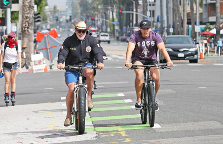 Ünlü oyuncunun, hizmetçisiyle kaçamağından dünyaya gelen oğlu: Benim babam eski kafalı