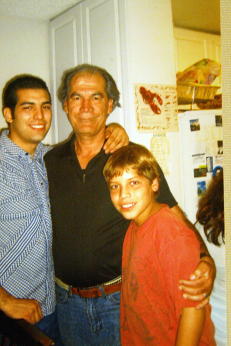 Ünlü oyuncunun, hizmetçisiyle kaçamağından dünyaya gelen oğlu: Benim babam eski kafalı