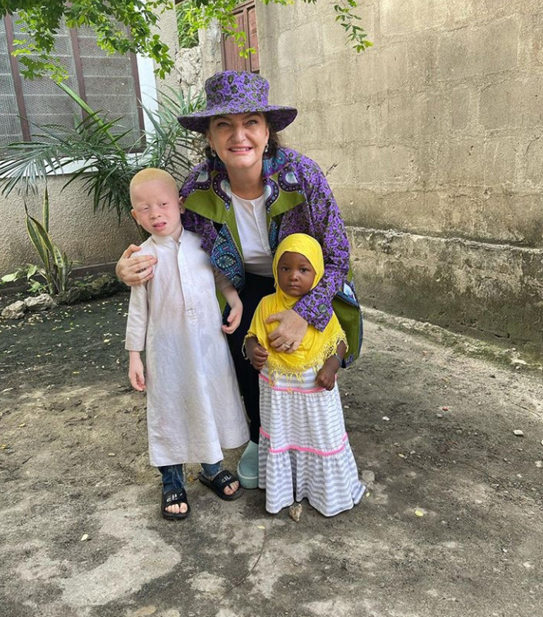 Siyah ülkenin lanetli beyazları Ve Afrikanın Türk Annesi...