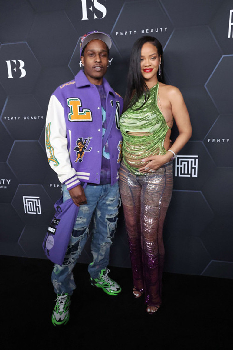 Böyle olur Rihannanın hamile kıyafeti