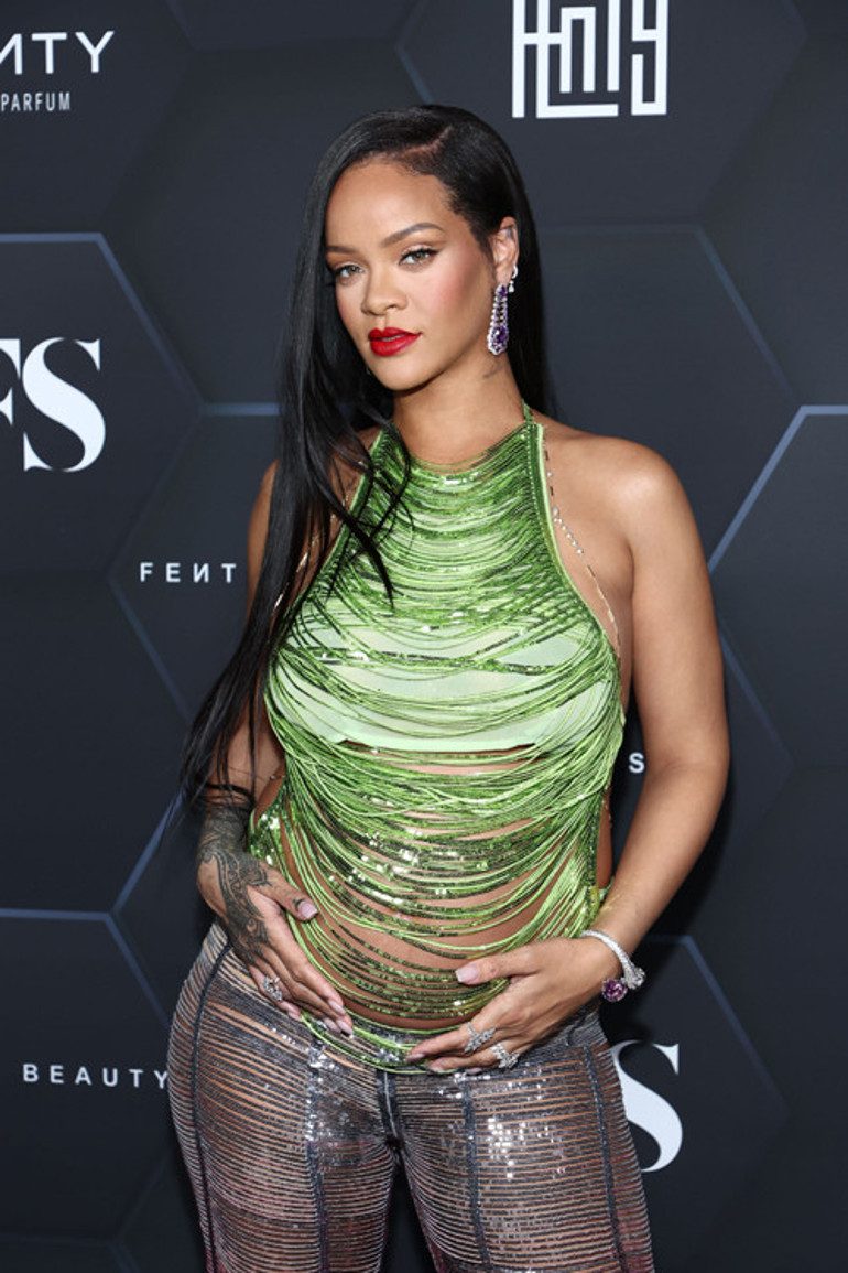 Böyle olur Rihannanın hamile kıyafeti