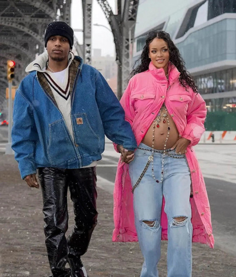 Böyle olur Rihannanın hamile kıyafeti