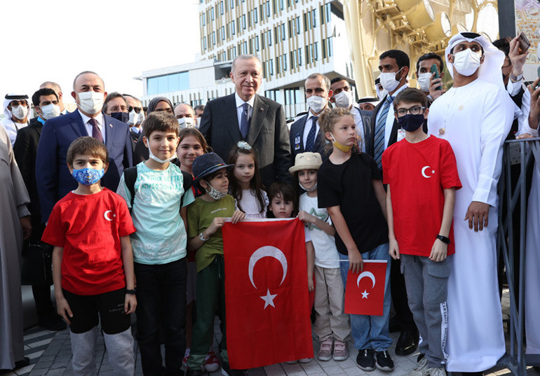 Cumhurbaşkanı Erdoğan: Ekonomik bağlantının güçlenmesi için adımlar atıyoruz... Dubaide Mehter Takımı sürprizi...