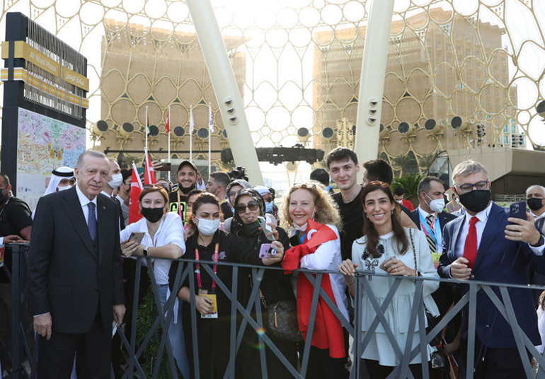 Cumhurbaşkanı Erdoğan: Ekonomik bağlantının güçlenmesi için adımlar atıyoruz... Dubaide Mehter Takımı sürprizi...