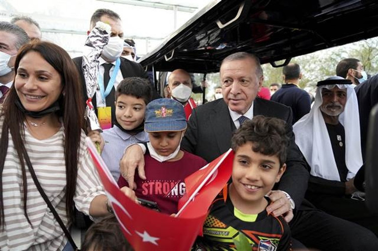 Cumhurbaşkanı Erdoğan: Ekonomik bağlantının güçlenmesi için adımlar atıyoruz... Dubaide Mehter Takımı sürprizi...