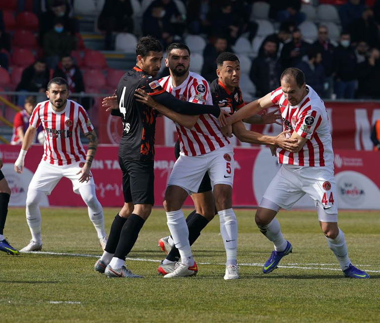 Ümraniyespor evinde hata yapmadı