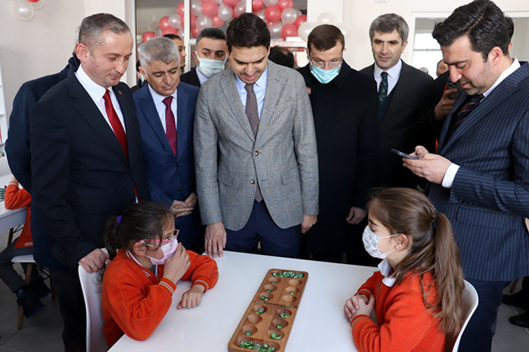 Hanau’da öldürülen Gökhan’ın adına Ağrı’da kütüphane açıldı