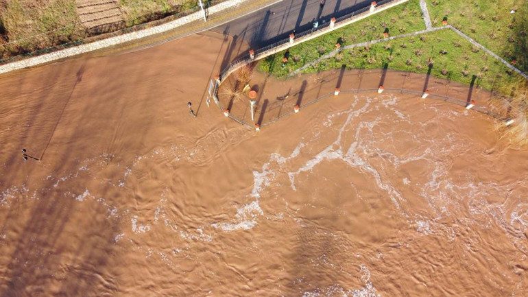 Eriyen kar suları Bartın Irmağında taşkınlar oluşturdu