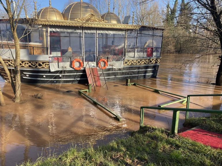 Eriyen kar suları Bartın Irmağında taşkınlar oluşturdu