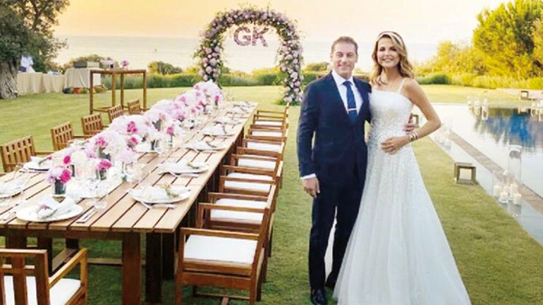 Soğukta köylüler  yardımına koşmuş