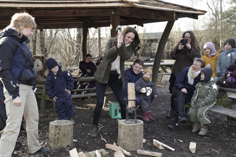 Çocuklarım beni çok kıskandı Kate Middleton kaydıraktan kaydı, odun kesti, sonra saraya çıktı