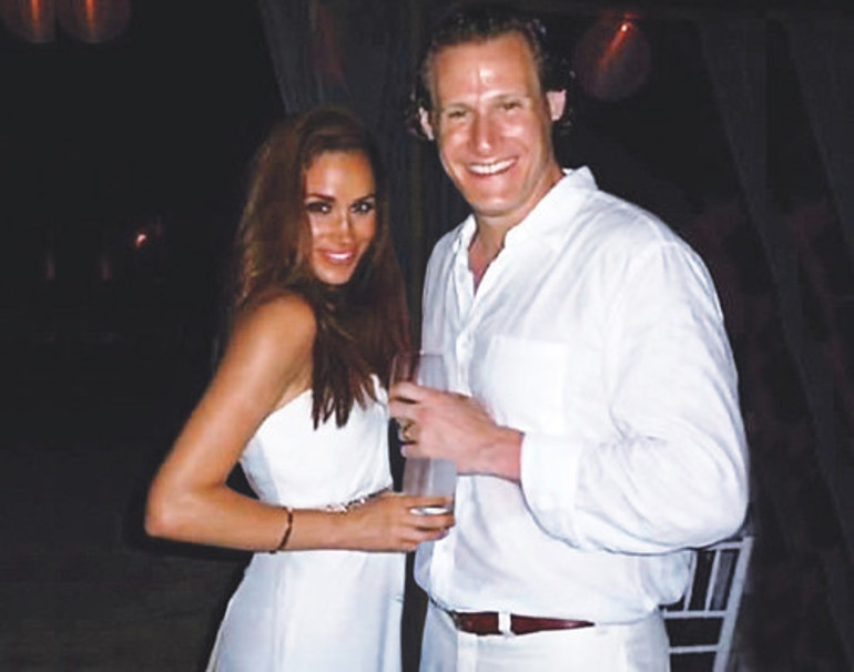 Meghan beni çıplak gördü ve dalga geçti