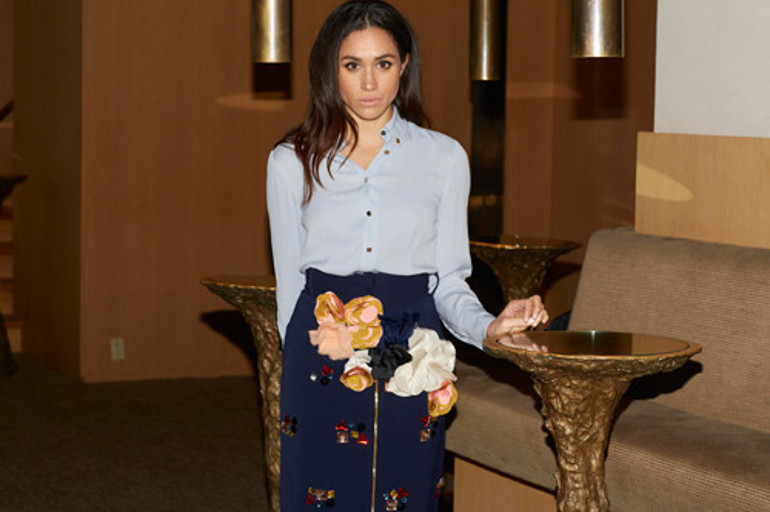 Meghan beni çıplak gördü ve dalga geçti