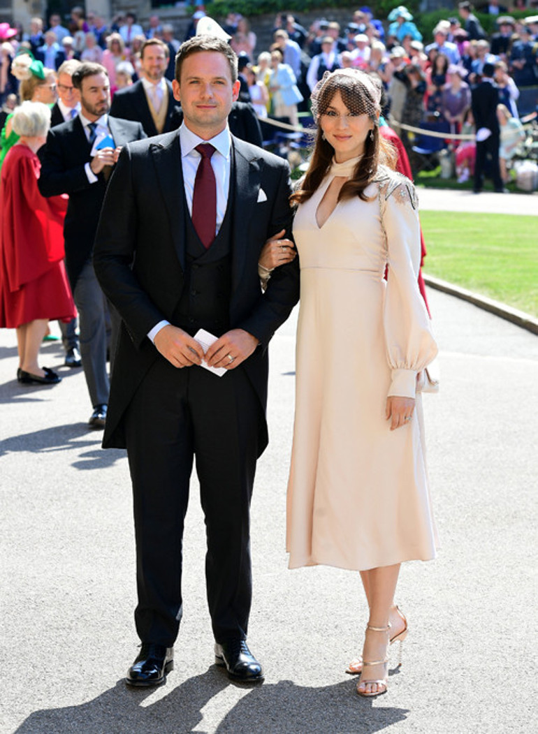 Meghan beni çıplak gördü ve dalga geçti