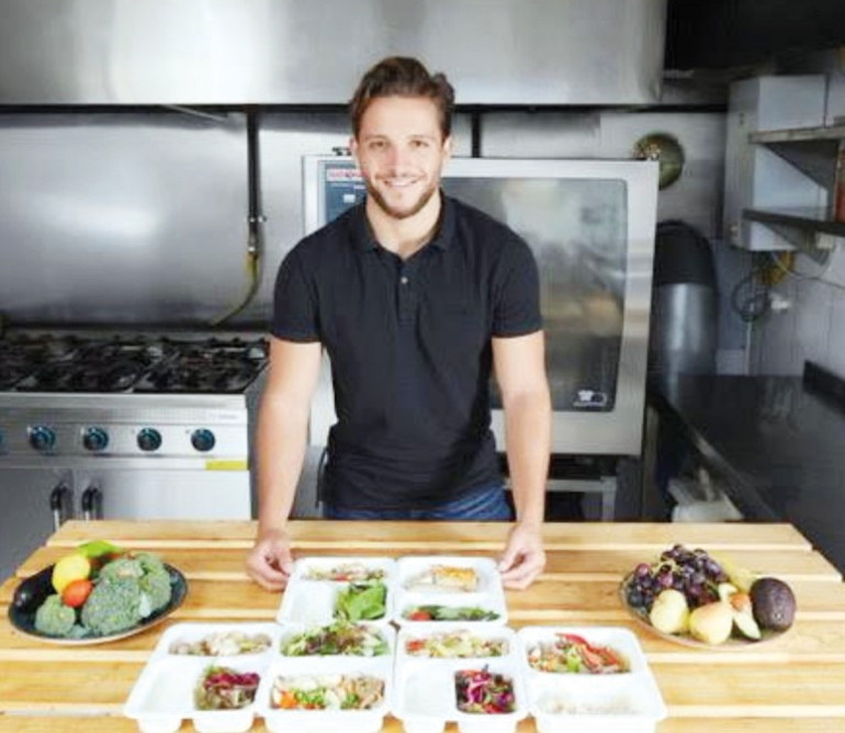 Ebru Gündeş, Iraklı işadamının yakın markajında... Havada aşk kokusu var