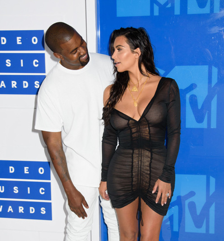Kanye West, Kim Kardashianın aslını bıraktı, kopyasıyla aşk yaşıyor