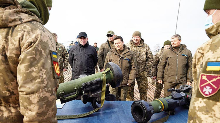 Komediden başkomutanlığa... Kimdir bu Zelenski