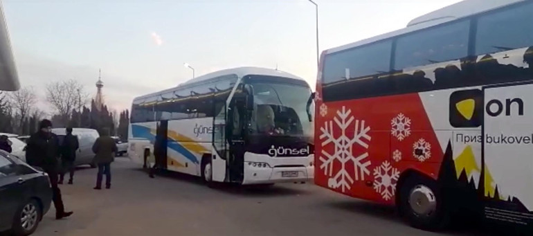 Ukraynadan ayrılan Türkler, Türkiyeye ulaşmaya başladı... Yolda tanklar yanıyordu Türkiyeye 22 saatte geldik