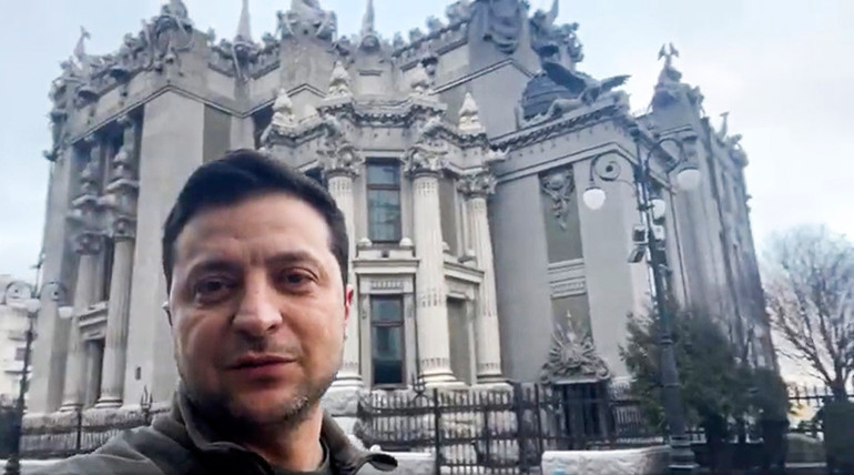 Zelenskinin en güçlü silahı telefonu Komedyenliği işe yaradı: Bir sonraki sefer savaşın saatini değiştiririm