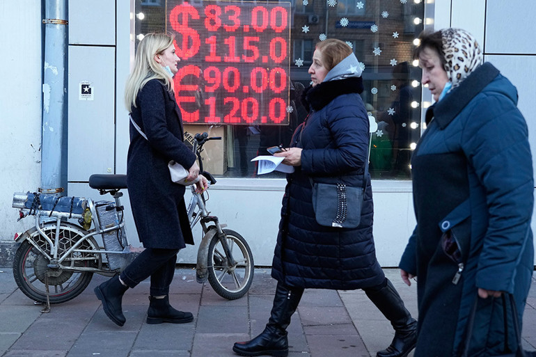 Eşi benzeri olmayan, yıkıcı bir hamle Rusya Merkez Bankasına yaptırım ne anlama geliyor | 6 SORU 6 YANIT