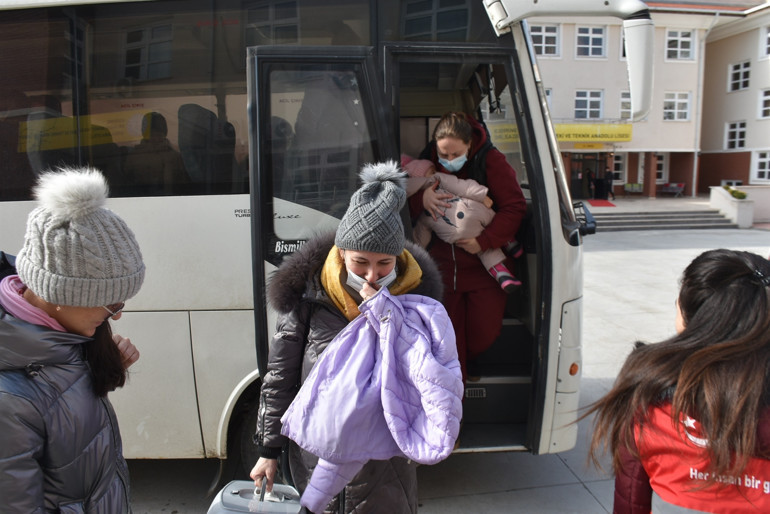 Kırım Türklerinden 45 kişilik ilk kafile Ukraynadan Türkiyeye getirildi