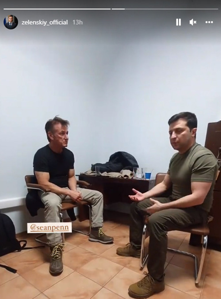 Ünlü oyuncu Sean Penn, Ukraynadan böyle çıktı: Elinde bavuluyla kilometrelerce yürüdü