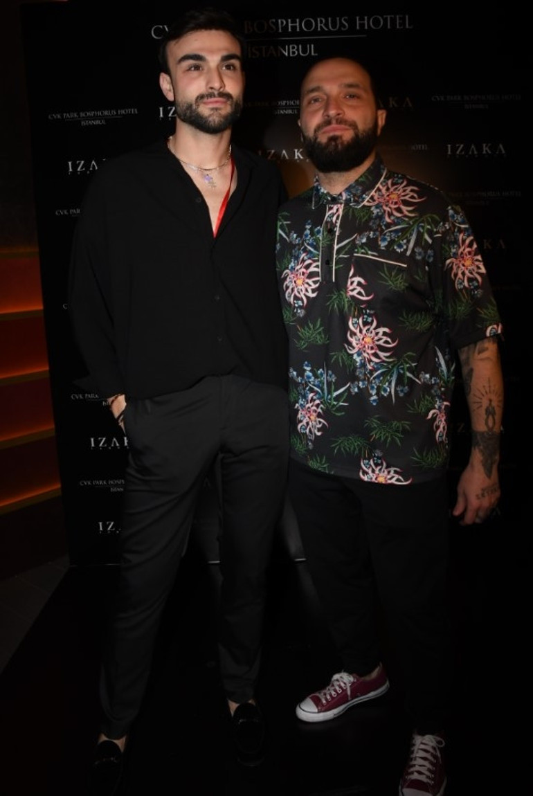 Çağrı Telkıvıran ve oyuncu Biran Damla Yılmaz’la el ele