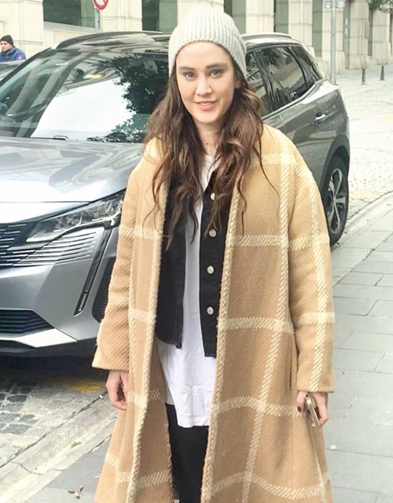 Şaşkın aşıklar Hadise ve Mehmet Dinçerler Kuruçeşmede...