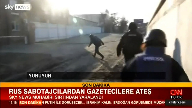 Ukraynadaki gazeteci ekibe ateş açıldı Kan donduran anlar...