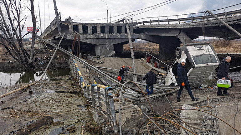 Son dakika: Ukraynada büyük korku CNN TÜRK ekibi en sıcak noktada: 10 saniyede bir bomba düşüyor