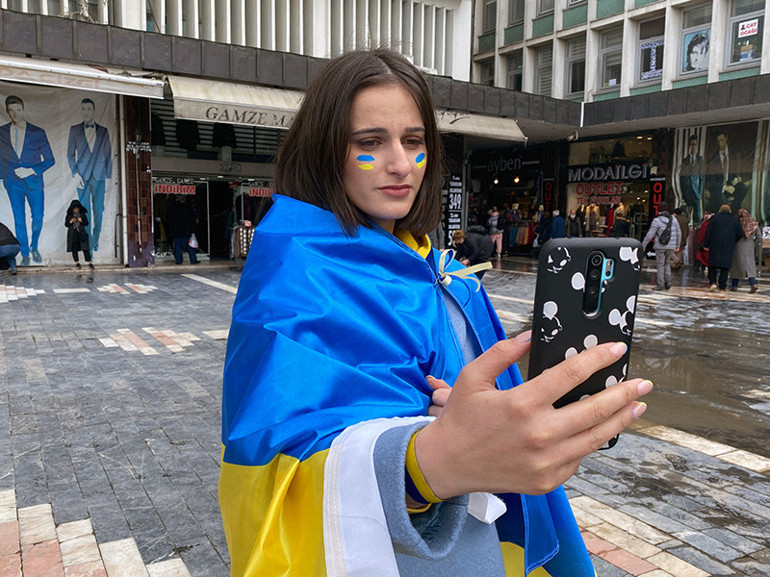 Ukraynadaki annesiyle konuştu, gözyaşlarına boğuldu: Her gün benim için çok korkunç