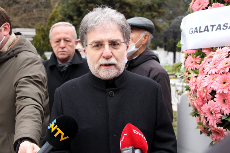 Çetin Emeç mezarı başında anıldı