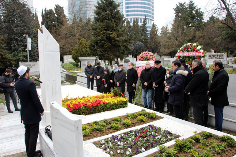 Çetin Emeç mezarı başında anıldı