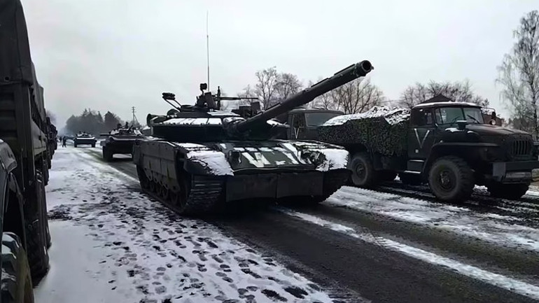 Rus askerleri ölümle burun buruna Tankların içinde donmak üzereler...