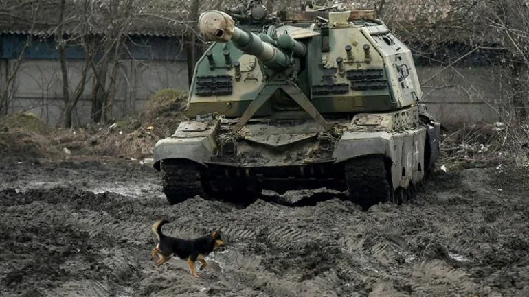 Rus askerleri ölümle burun buruna Tankların içinde donmak üzereler...