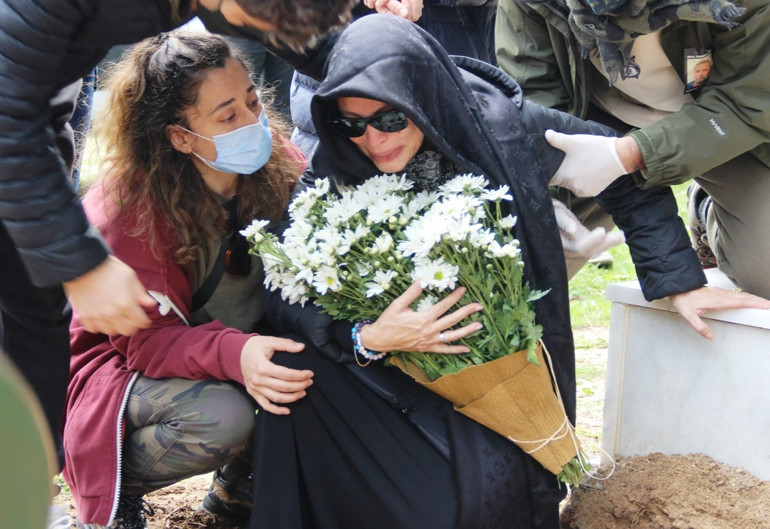 Seray Sever gözyaşlarıyla babasına veda etti: Torununu görmek nasip olmadı