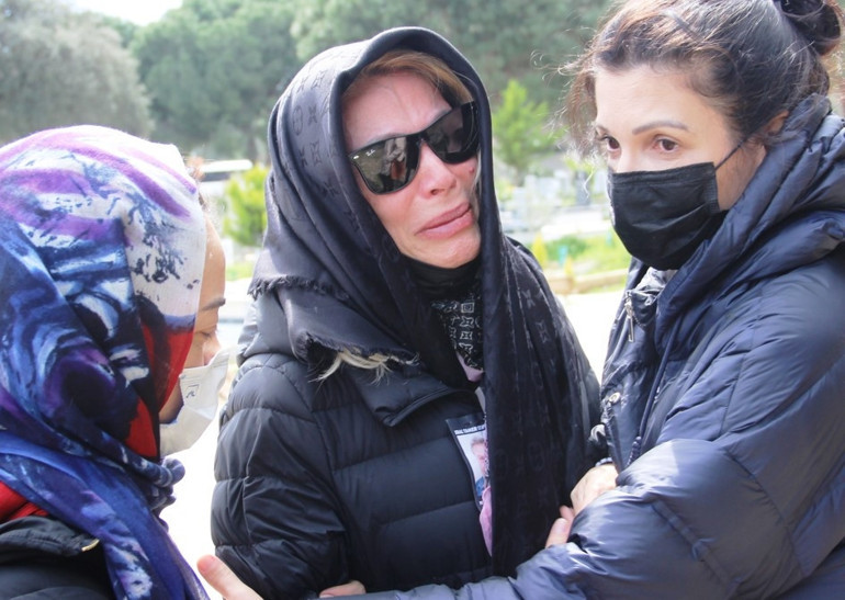 Seray Sever gözyaşlarıyla babasına veda etti: Torununu görmek nasip olmadı