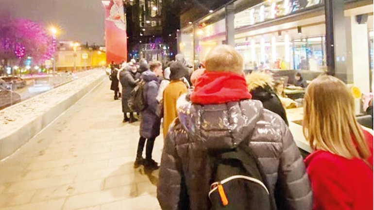 Bir gecede 32 yıl geriye: Mcdonald’s Rusyadaki tüm şubelerini kapatıyor