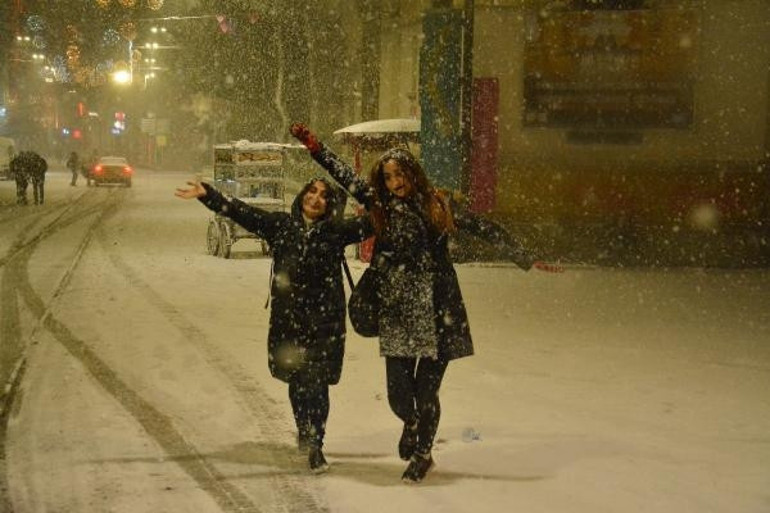 Son dakika... İstanbulun kar imtihanı Meteorolojiden peş peşe uyarılar... Daha kuvvetli geliyor